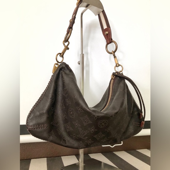 Louis Vuitton Onaha Mahina pochette - Picture 1 of 12